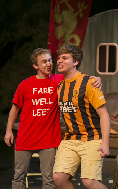 Nathan Oppenheimer as Lee and Connor Foster as Davey