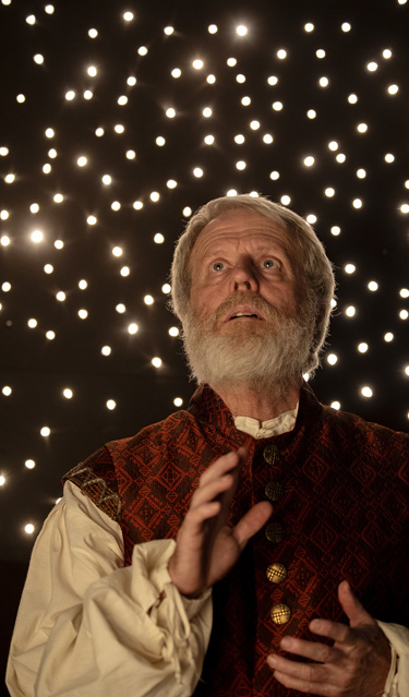 Joseph McGrath as Galileo 