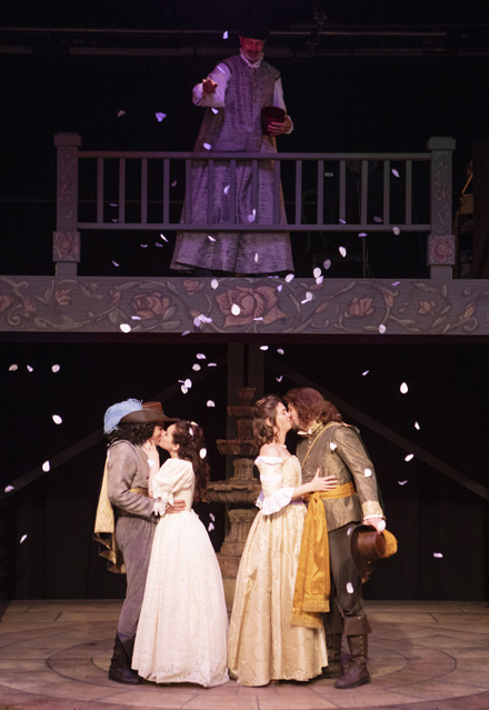 The last kiss: Hunter Hnat as Claudio, Bryn Booth as Hero, Holly Griffth as Beatrice, Ryan Parker Knox as Benedick and David Greenwood as Antonio
