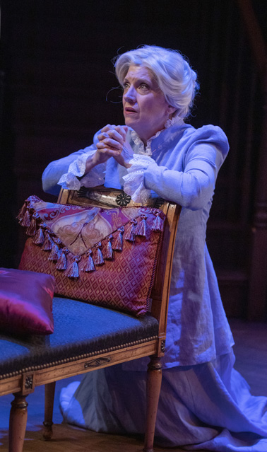 Theresa McElwee as Mary