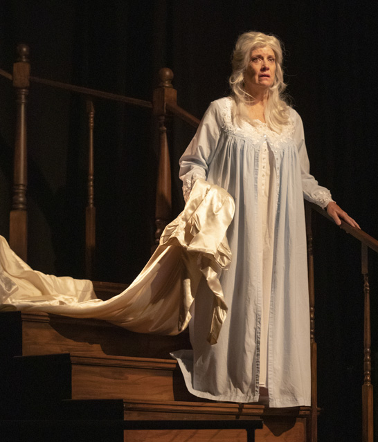 Theresa McElwee as Mary